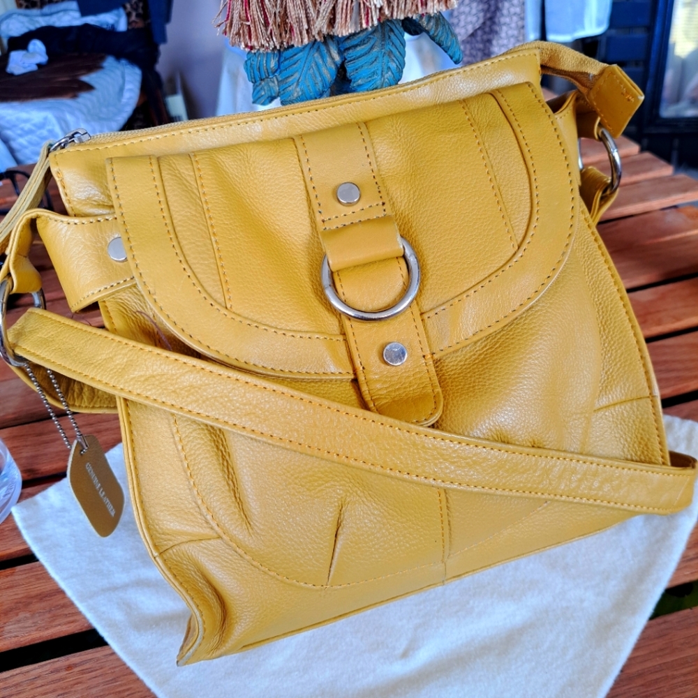 Marco Avane Shoulder Bag. Tan Yellow Leather. - Picture 3 of 15